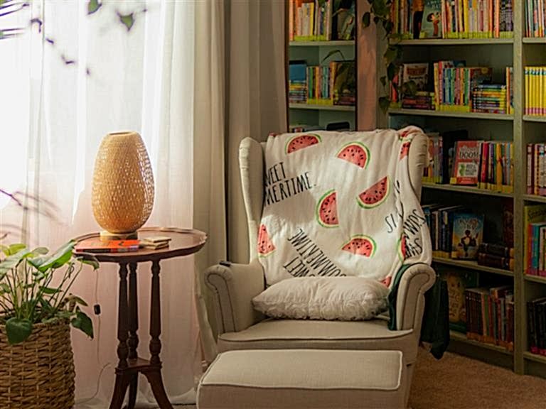 Evde Okuma Köşesi Kurmak İsteyenler İçin: Sakin ve Şık Kütüphane Fikirleri.